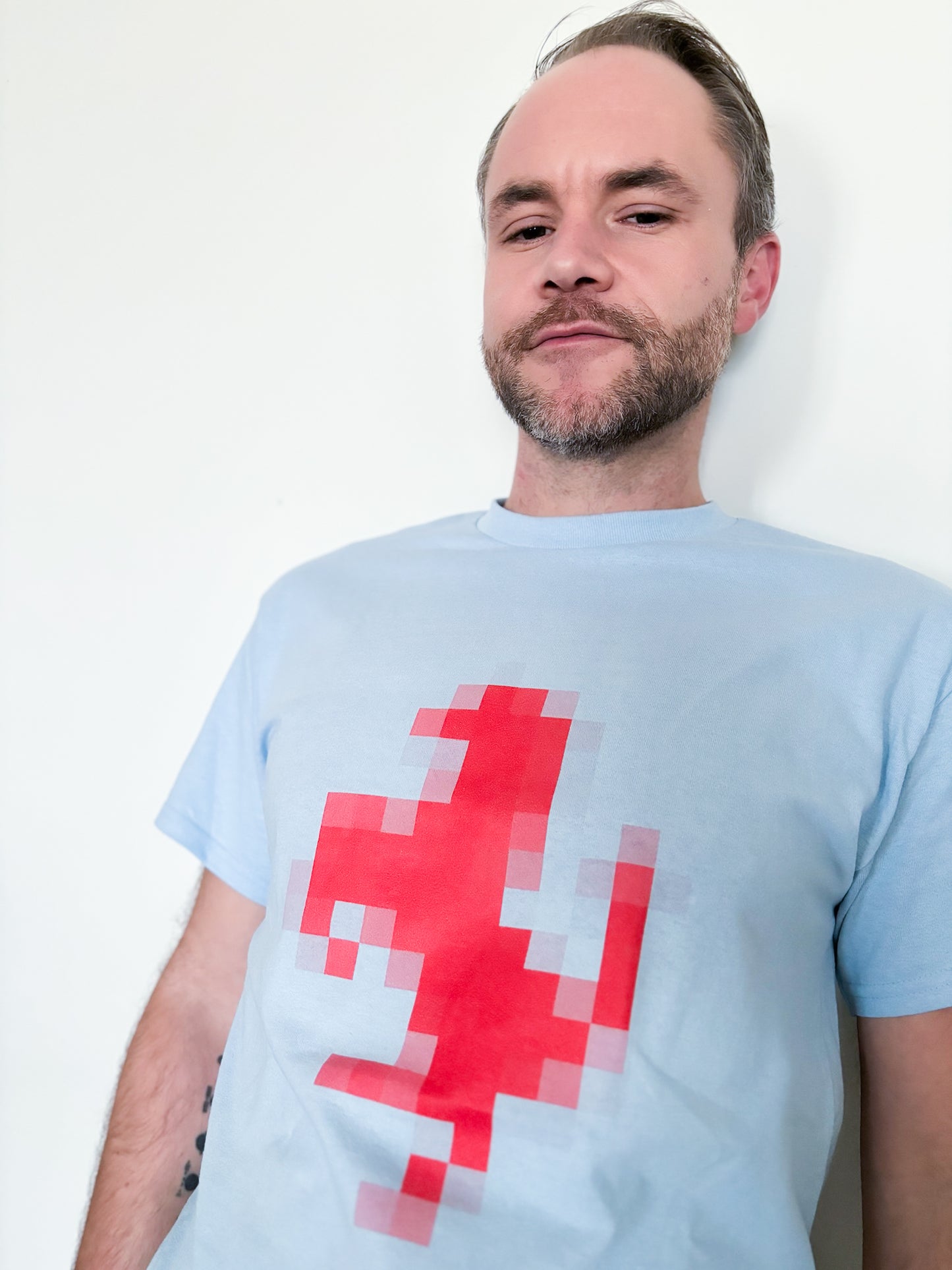Pixelating Horse (red) - Unisex T-shirt